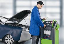 Процесс заправки кондиционера автомобиля в сервисе